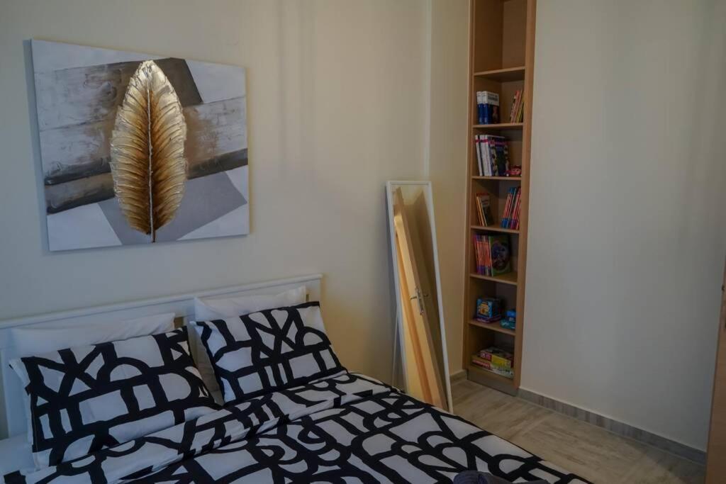 Modern Apartment In The City Center Янина Екстериор снимка