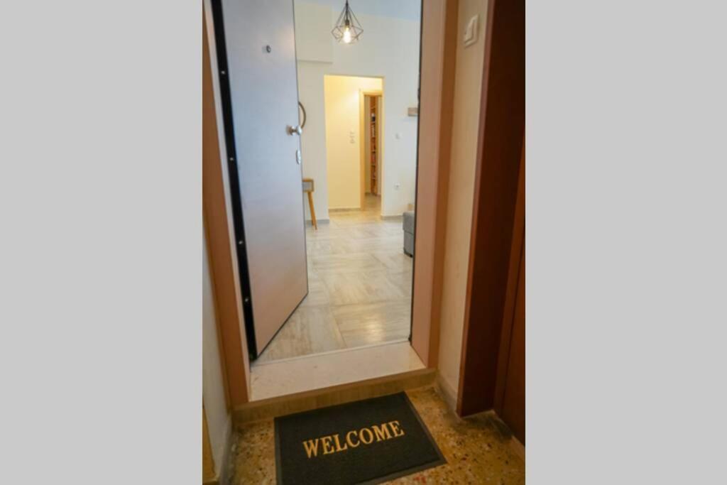 Modern Apartment In The City Center Янина Екстериор снимка
